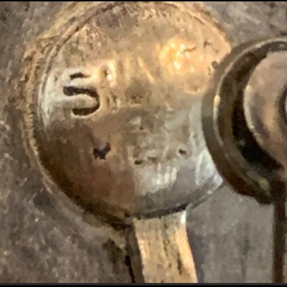 Vintage Art Deco Artisan Silver and Onyx Screw Back Earrings - Picture 9 of 10